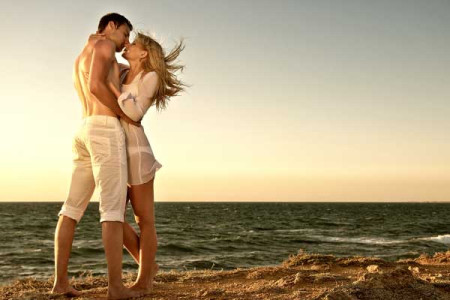 Romantic Couples Beach Photo Session in Hawaii